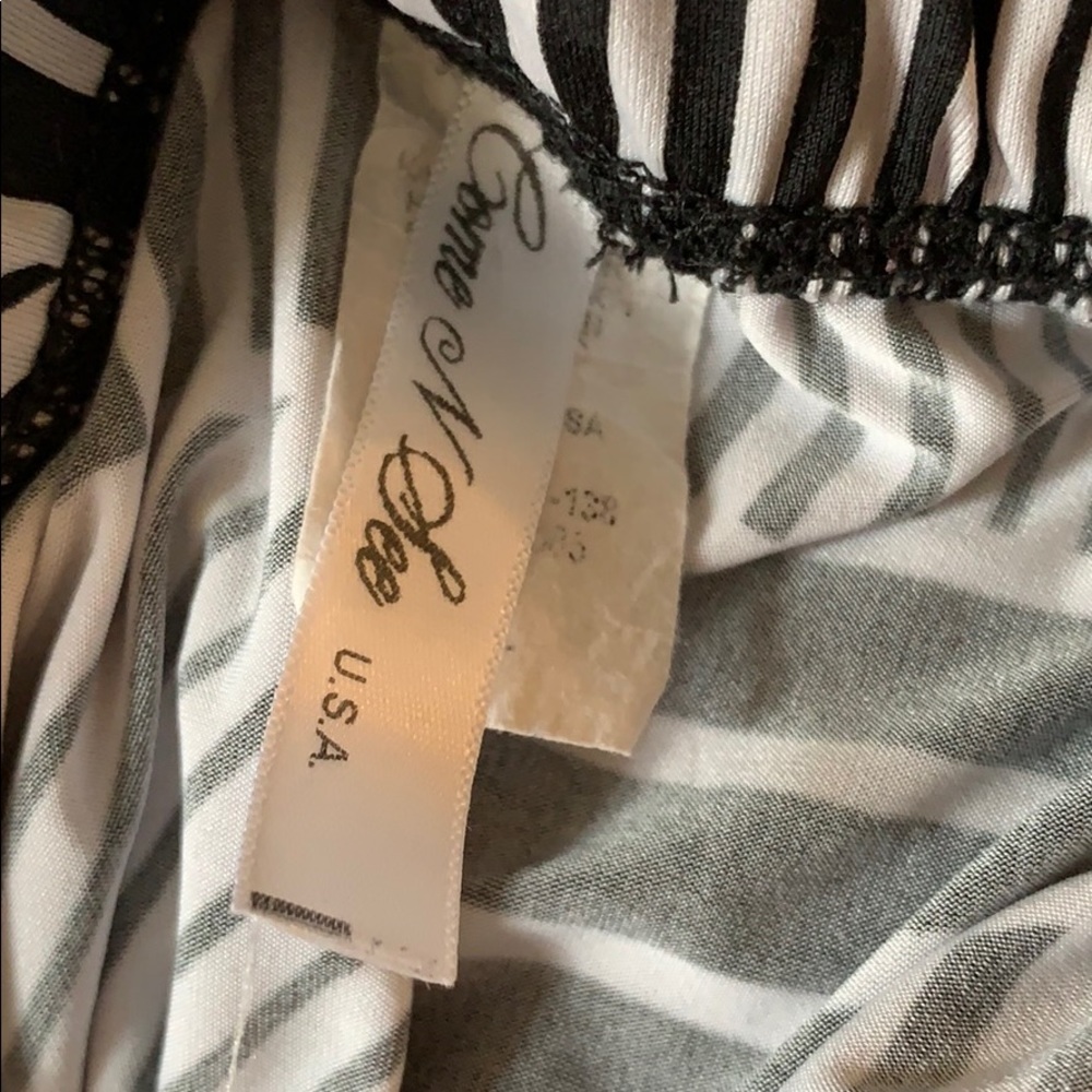 Black and White skirt - Picture 2 of 2